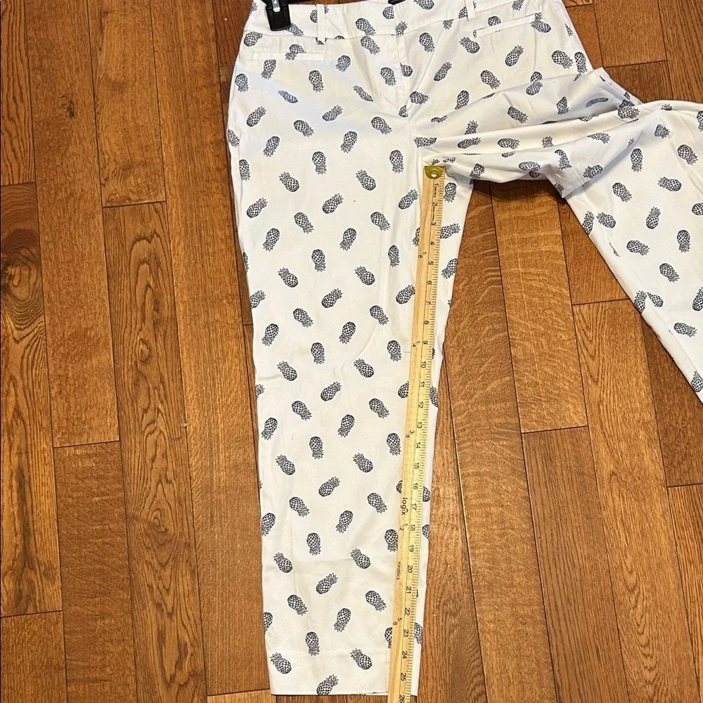 Talbots White Pants with Blue Pineapple Design Size 4 Excellent Condition